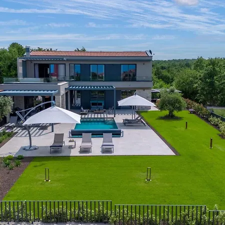 فيلة Visignano With Private Pool, Bbq And Jacuzzi Strpacici