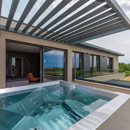 Visignano With Private Pool, Bbq And Jacuzzi فيلة Strpacici