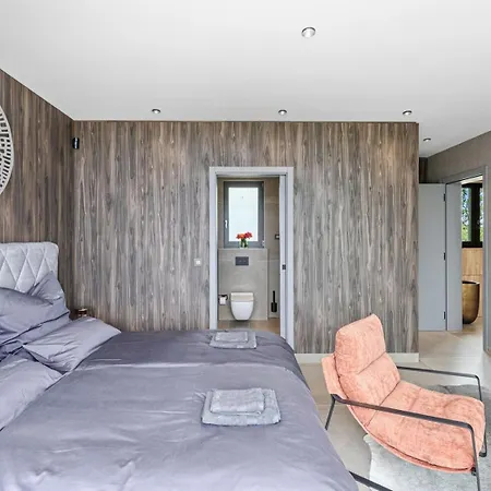 فيلة Visignano With Private Pool, Bbq And Jacuzzi Strpacici