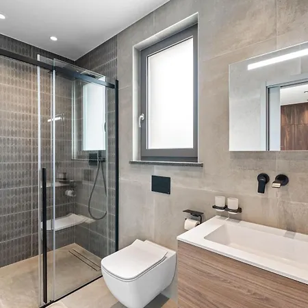 Visignano With Private Pool, Bbq And Jacuzzi فيلة