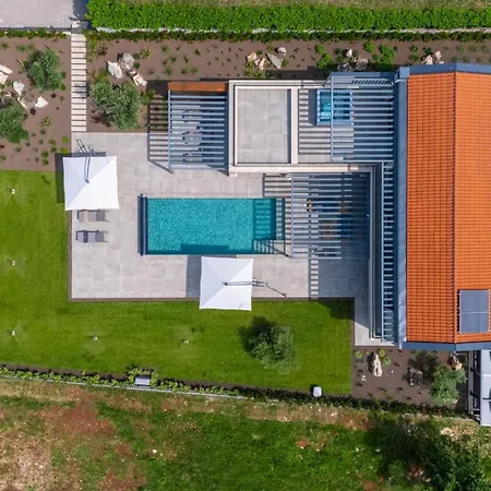 Visignano With Private Pool, Bbq And Jacuzzi Strpacici