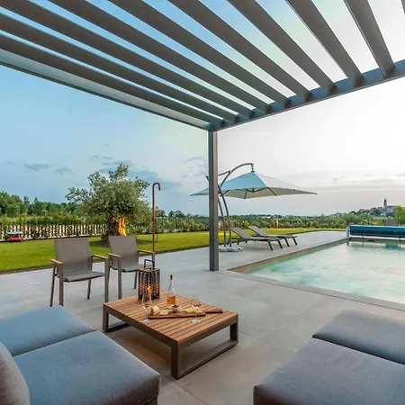Villa Visignano With Private Pool, Bbq And Jacuzzi Strpacici